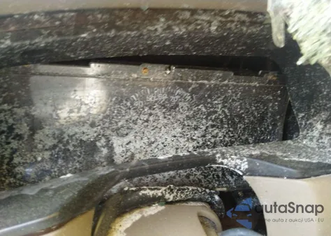 2001 Lincoln Town Car Signature from USA, damaged, VIN 1LNHM82WX1Y676932